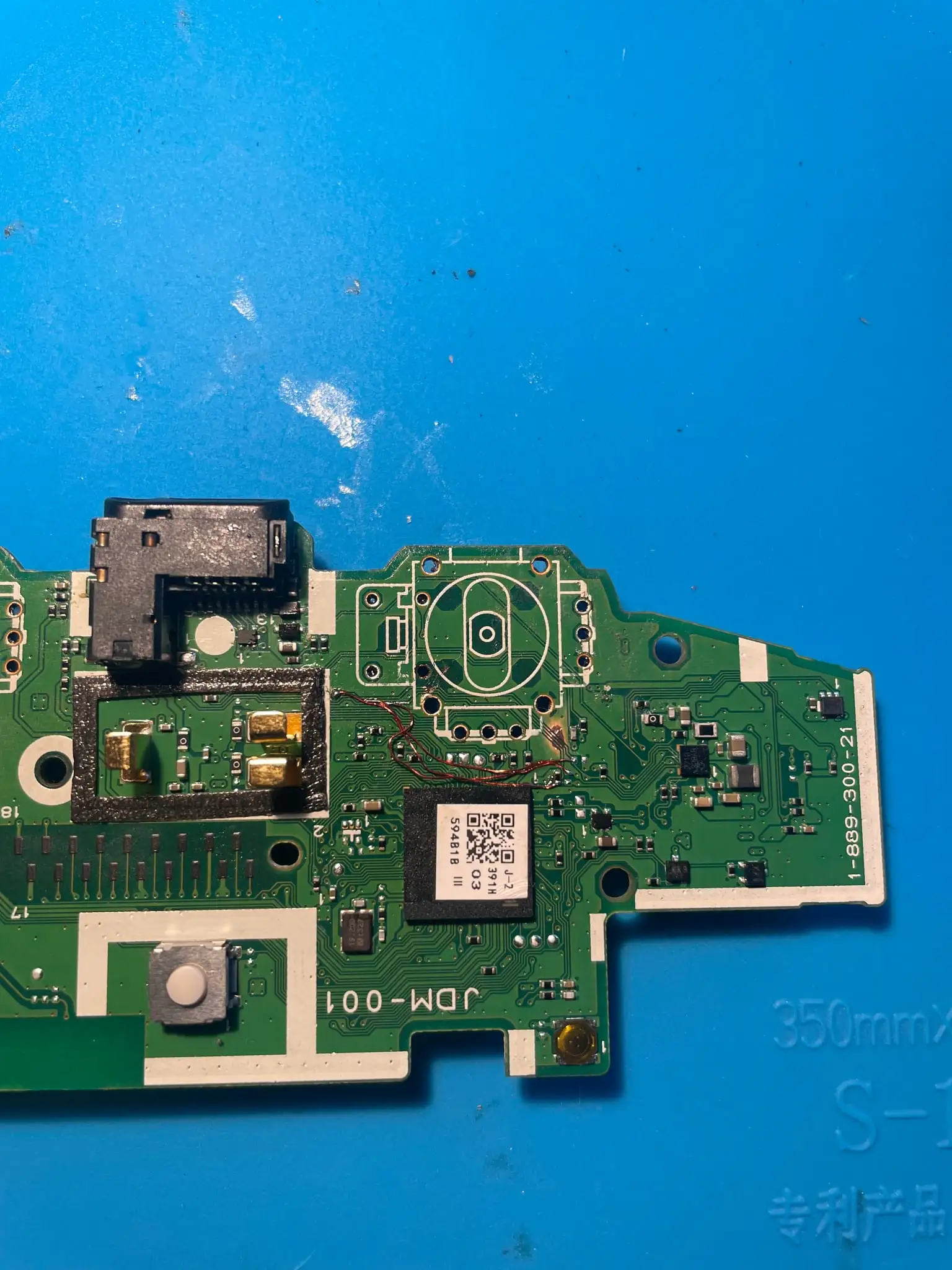 PS4 Controller Trace Repair, photo 1 of 3